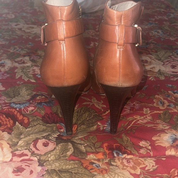 Open Toed Bootie Heels 🍂🤎👜 - Picture 9 of 9
